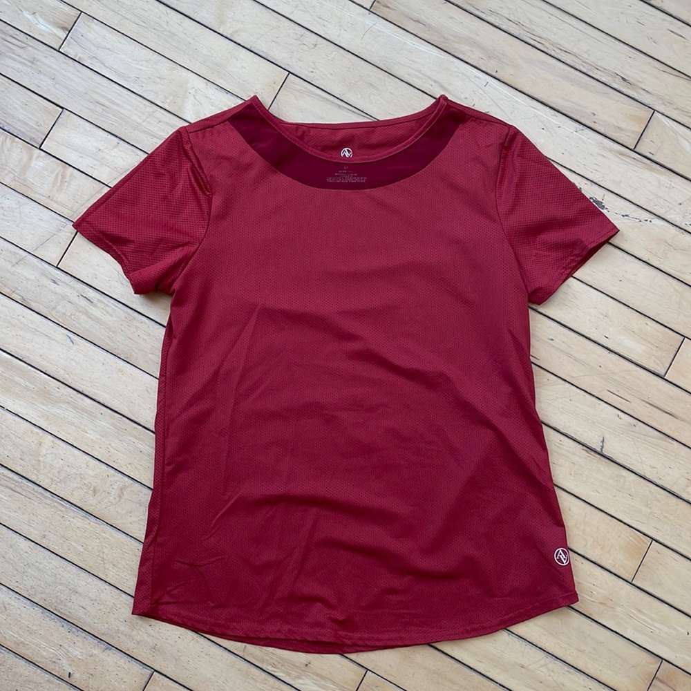 Adrienne Vittadini work out shirt
